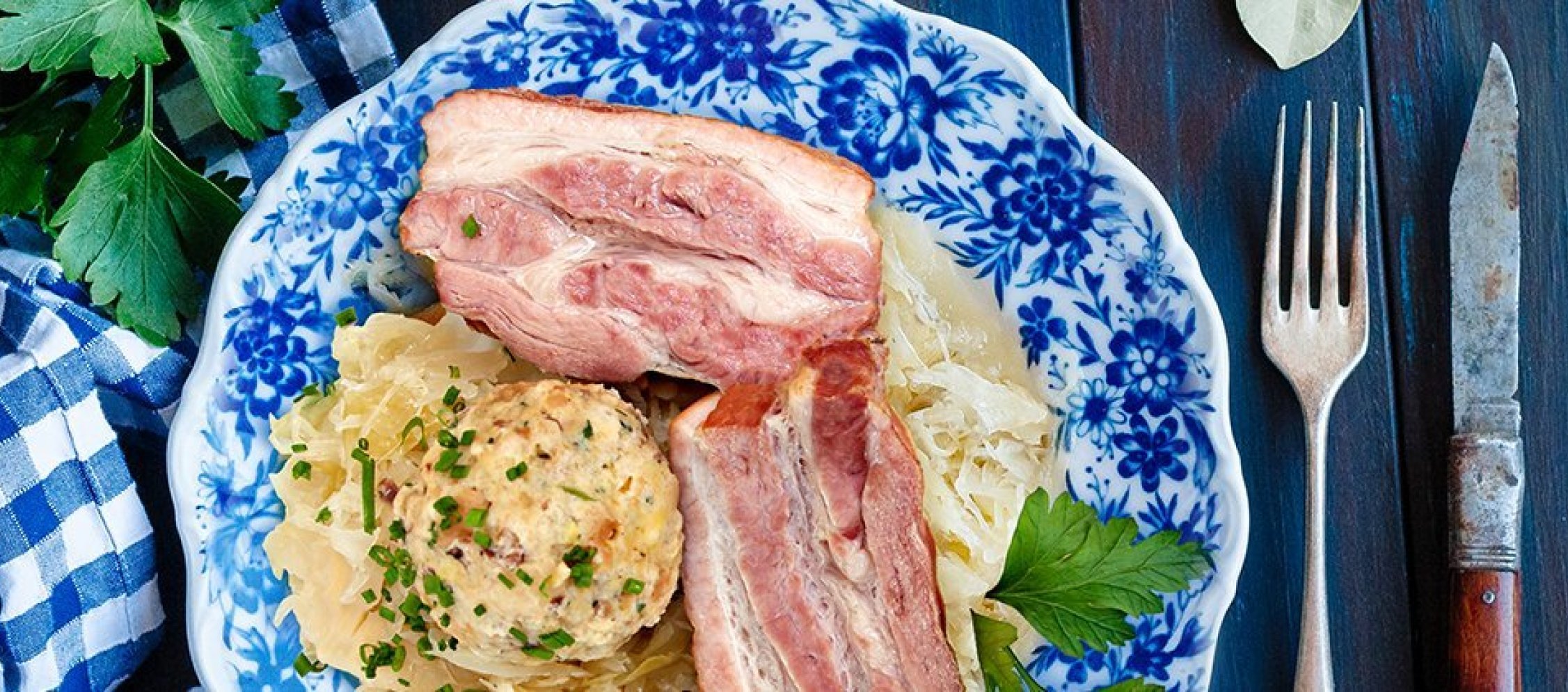 Rezept Krustenbraten mit Kraut und Semmelknödeln Rezept Krustenbraten mit Kraut und Semmelknödeln