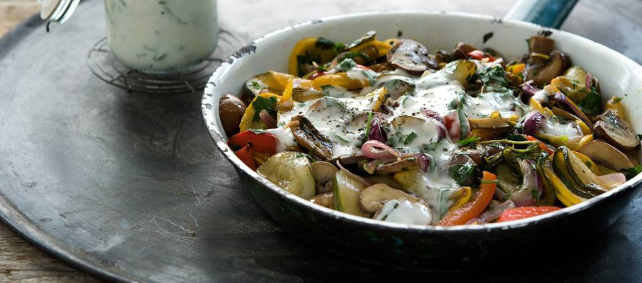 Rezept Mediterrane Gemüsepfanne mit Joghurt-Dip