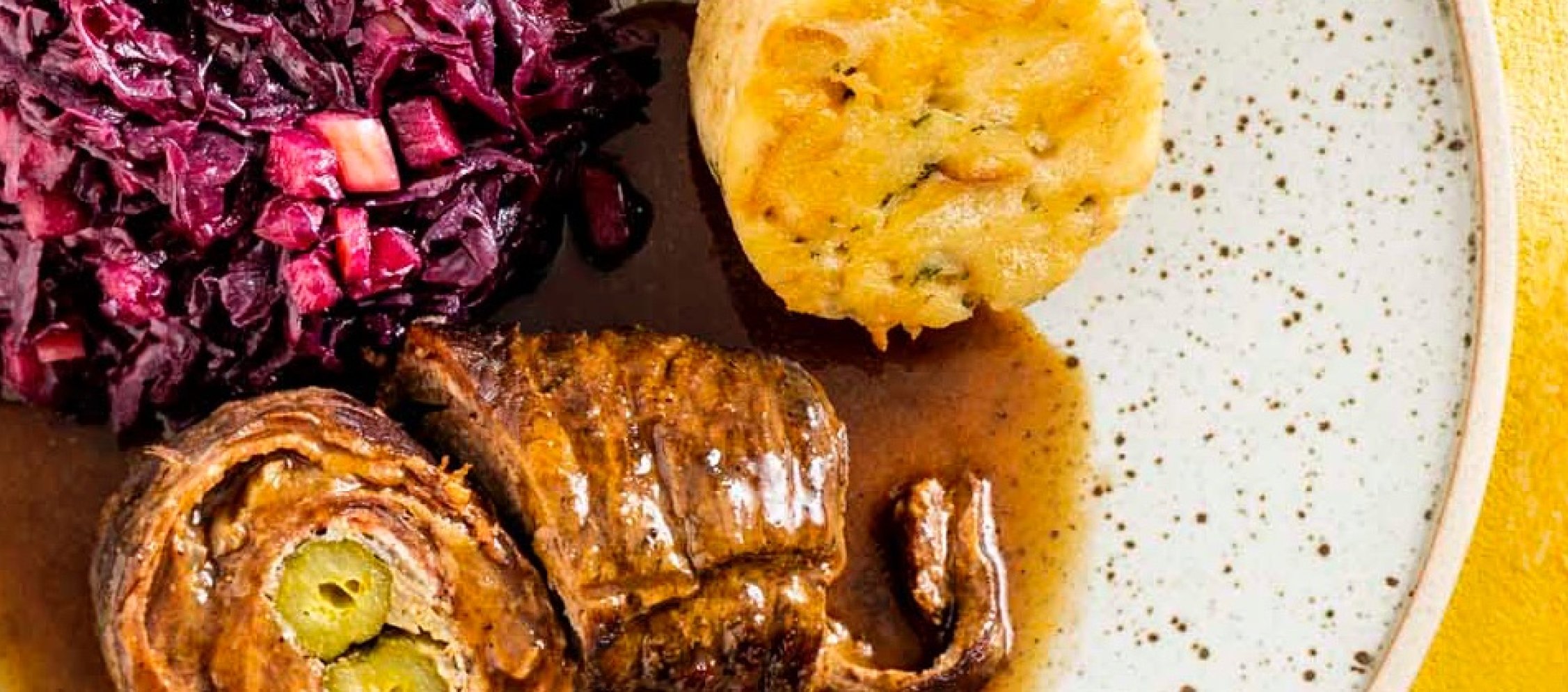 Rinderroulade mit Rotkohl und Serviettenknödel Rinderroulade mit Rotkohl und Serviettenknödel